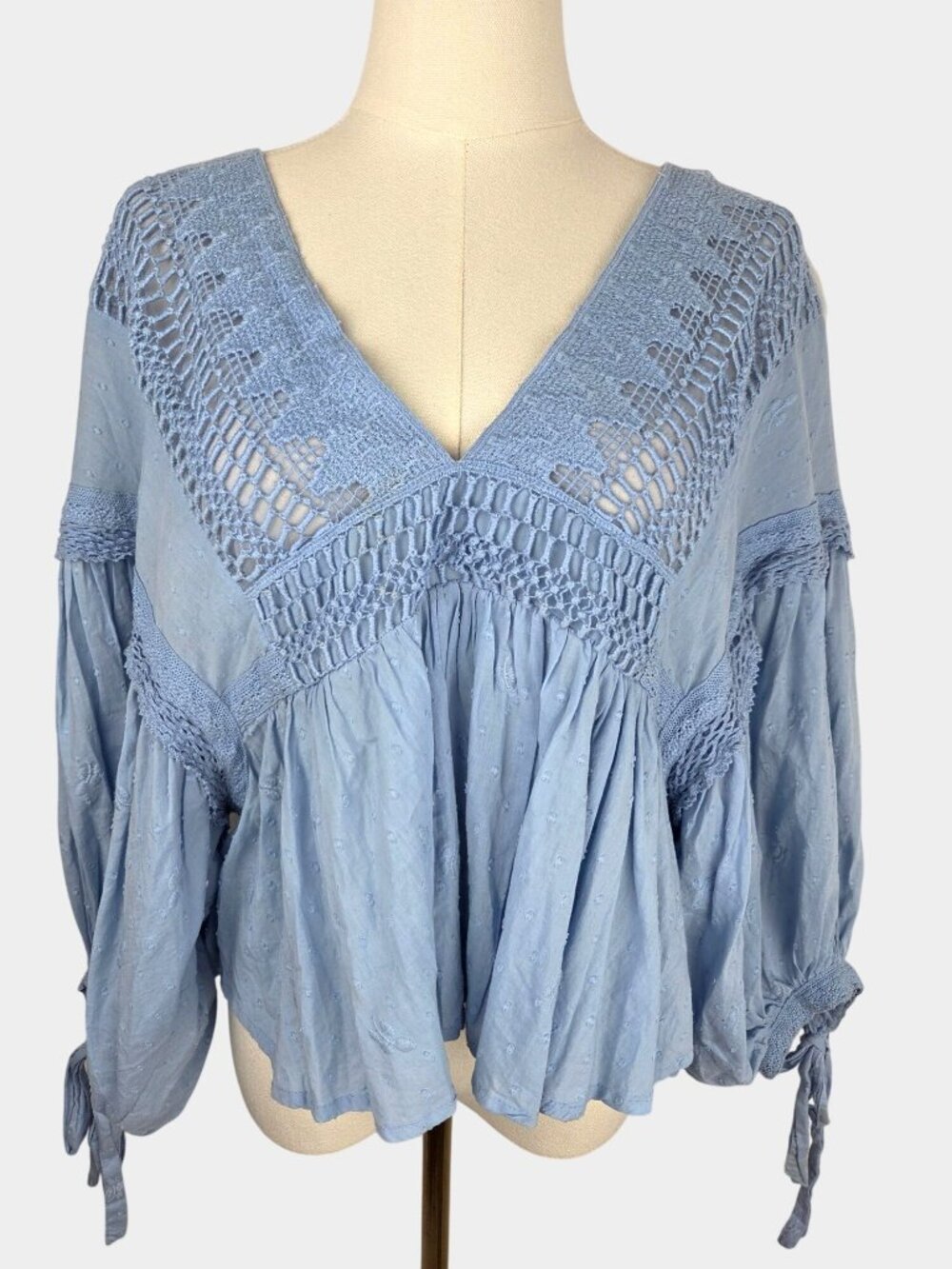 Free People Drive You Mad Blouse M Blue Crochet Lace Peasant Boho Puff Sleeve - Picture 3 of 11